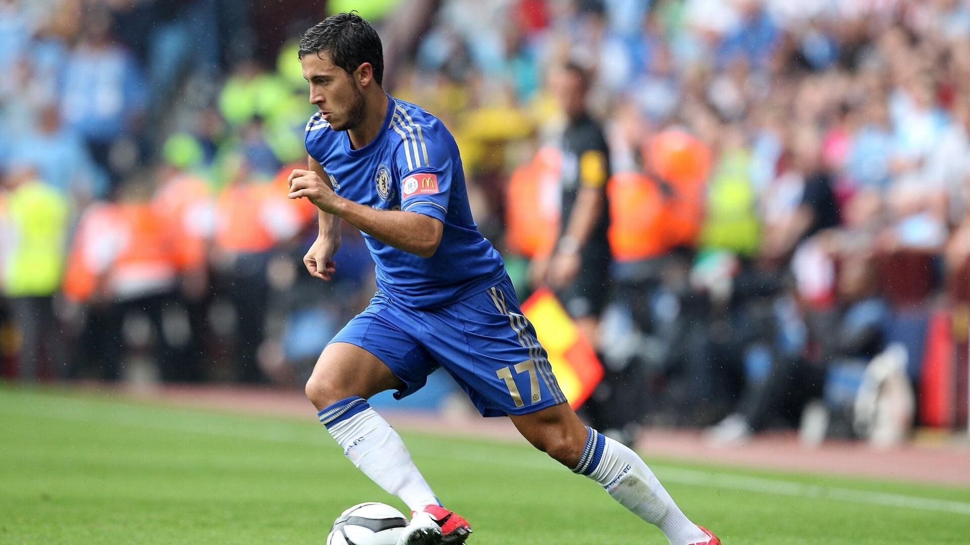 大学体育文化节闭幕晚跑 夜光制服成为集体记忆